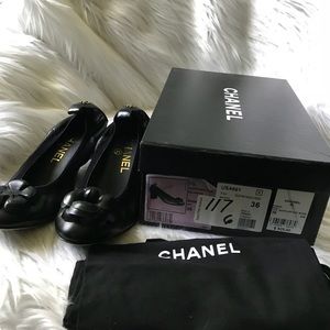 Chanel Black Camellia Escarpins Pumps